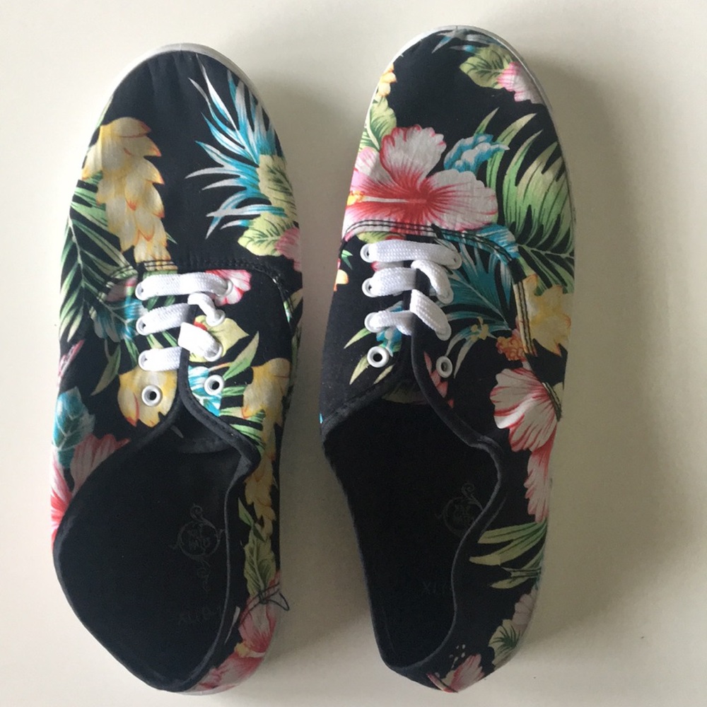 SNEAKERS perfect for Beach